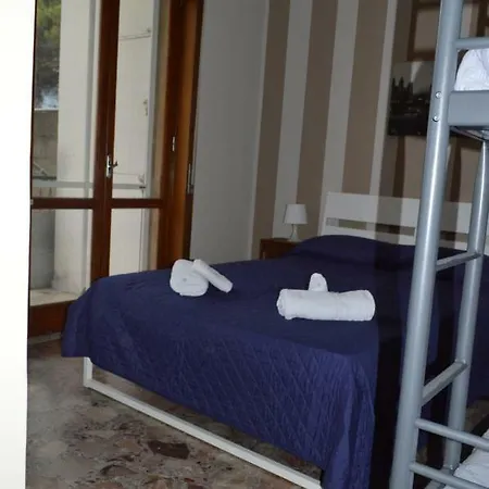 B&B Frangi فندق مبيت وإفطار بومبيي